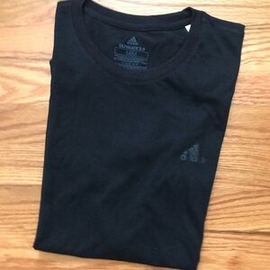 👟adidas Black Tee